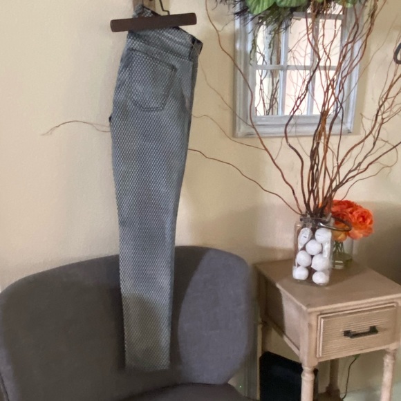 Current Elliott - Picture 5 of 6